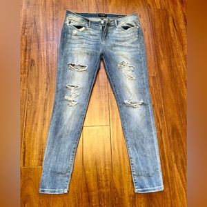 Judy Blue Skinny Fit 13/31. EUC